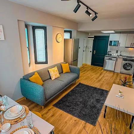 Notus Apartahotel 4*