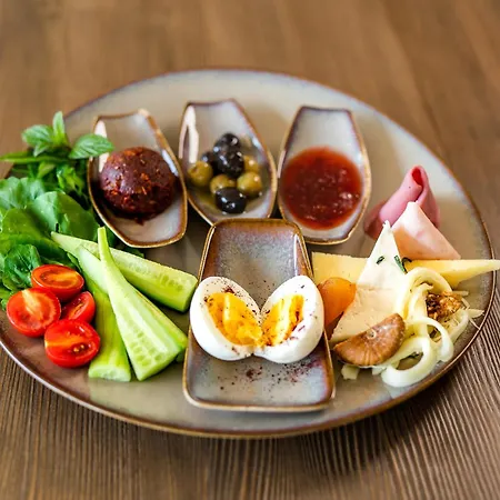 מלון דירות Notus 4*